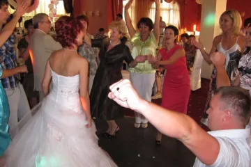 Frajeru se mobitel spojio na zvučnike, čitavom salom zagrmili napaljeni uzdasi