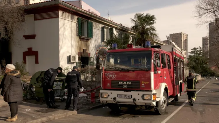 'Žena je počela zazivala u pomoć... jednog su stanara iznijeli u vozilo Hitne pomoći'