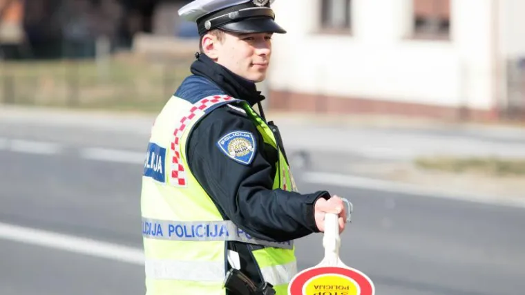 Očevid u tijeku: 19-godi&scaron;nji motociklist udario u raspelo i stradao