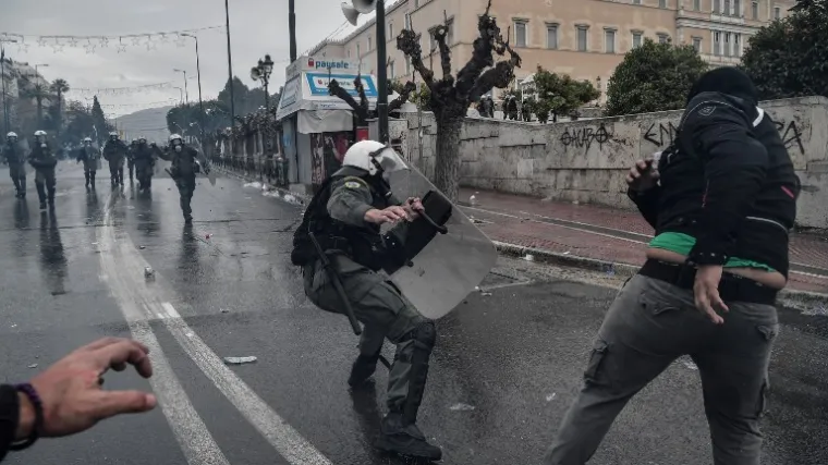 Tridesetak ljudi ozlijeđeno, većinom policajaca