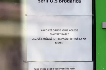 Domar se zaključao u školu i nikoga nije puštao unutra