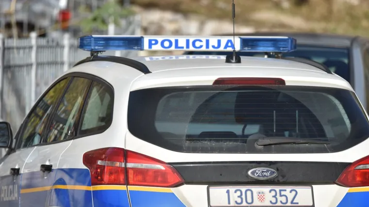 Zadar: Mu&scaron;karac kojeg je maloljetnik udario bokserom u glavu, preminuo je u bolnici