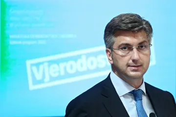 Sustavno lažu o Agrokoru, avionima, pa čak i nasrtaju na Grmoju i onda objave da kreću s ovim