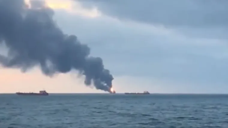 Najmanje deset mrtvih; 'Posada je skakala u more da se spasi'