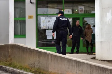 'Tko si ti da mene tjeraš iz škole, opančarko ortodoksna?'