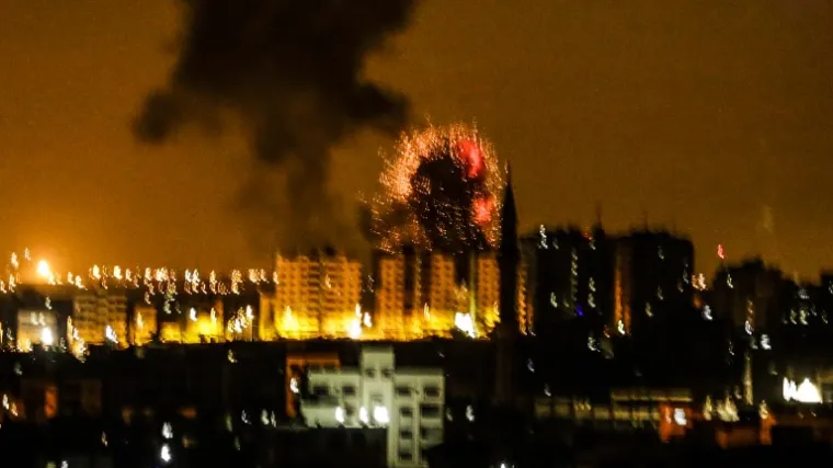 Izrael uzastopnim valovima krstarećih raketa napao iranske snage