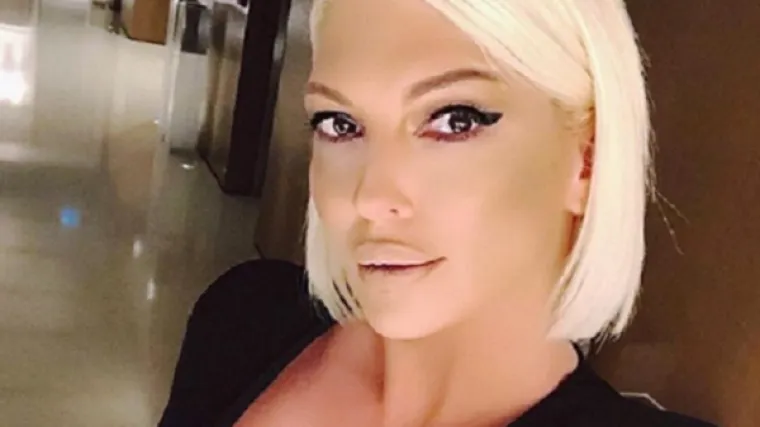 Snimala se gola u kadi