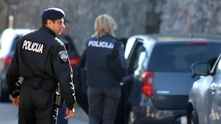 Prekinula je s njim pa ju je zvjerski mučio, na njoj je i masno zaradio