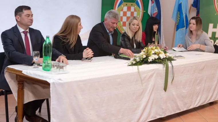 'Podvaljuje i obmanjuje': Većina članova osječkog HSS-a zatražila ostavku predsjednika Brune Zorića