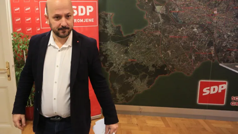 Maras: 'Glavni kreator lažnih vijesti je Vlada. Cijela Hrvatska se bavi time nosi li netko &scaron;pic papak'