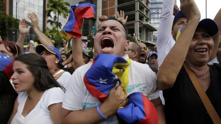 Venezuela na rubu građanskog rata: Maduro zaprijetio Americi i potjerao njihove diplomate
