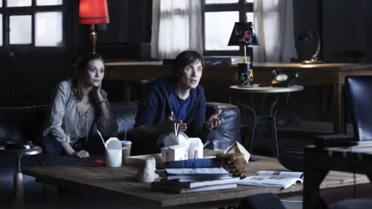 Triler o slijepom mediju i dvoje znanstvenika koji se bave istraživanjem paranormalnih pojava (Crvena svjetla)