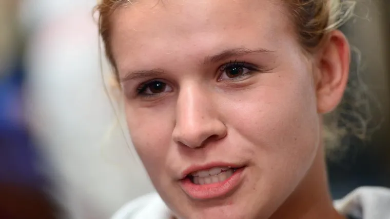 Fett propustila nemoguće u prvom setu pa se potpuno raspala