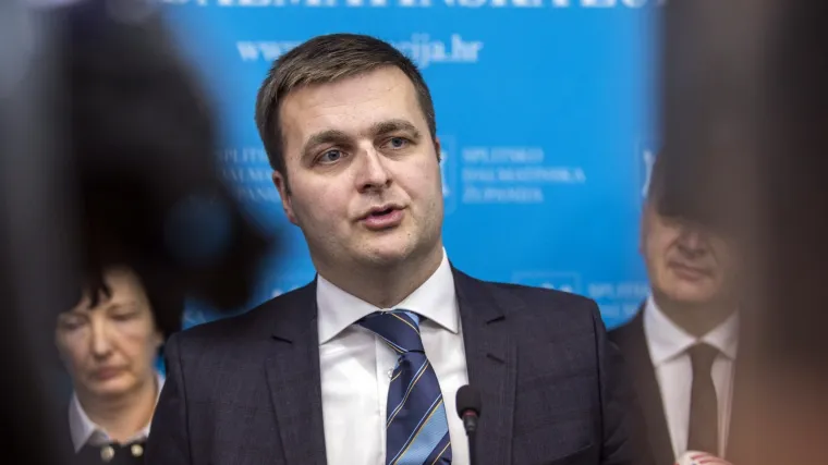 U Fondu zaposleno devet HNS-ovaca, jedan je na putu bio čak 100 dana, no ministru ni&scaron;ta nije sprno