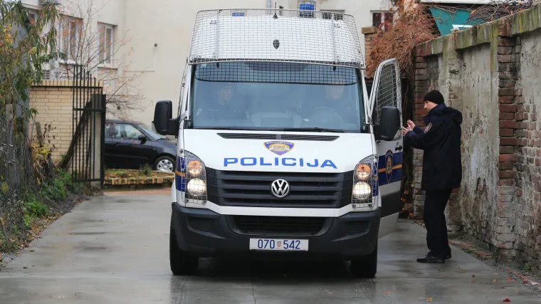 Djelatnicu i jo&scaron; jednu ženu odveli u skladi&scaron;te, vezali i ukrali par tisuća kuna