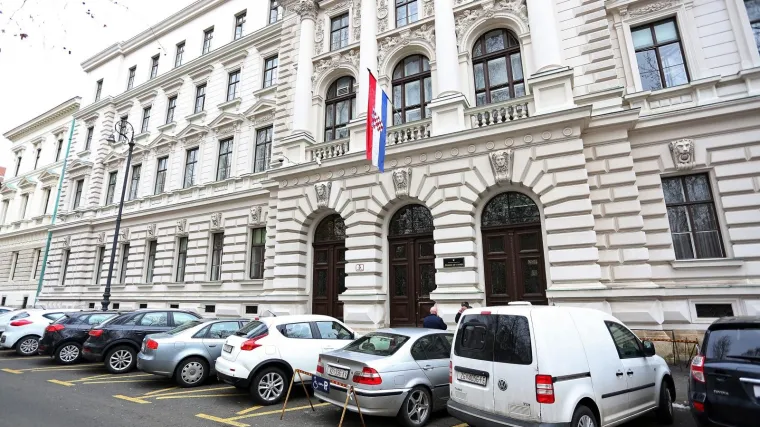 I&scaron;ao po dozvolu za posjet sinu u zatvoru: Mu&scaron;karac se na hodniku sru&scaron;io i umro