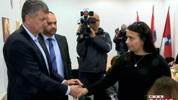 Kujundžić Metkoviću obećao dnevnu bolnicu: Ovo je trenutak susreta ministra i majke Gabrijela