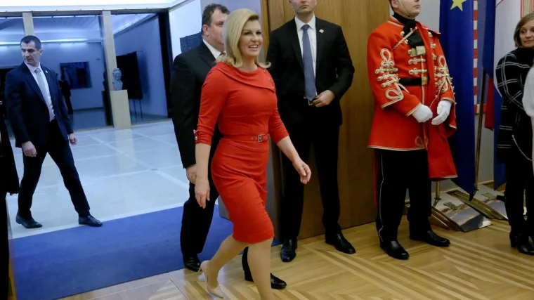 Predsjednica crvenom haljinom poslala važnu poruku: 'Osvijestimo uzroke i znakove upozorenja'