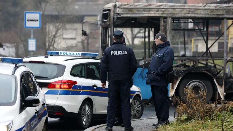 Putnika nije bilo u vozilu, vatrogasci ugasili požar