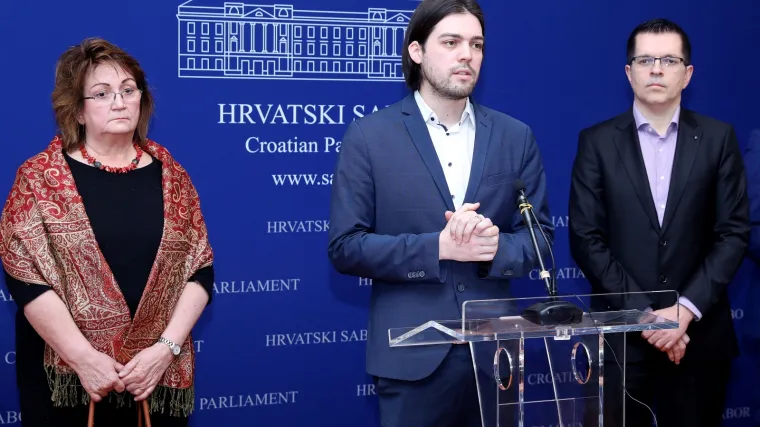 'Iliberalna demokracija mi je skroz nov termin, od toga se ograđujem'