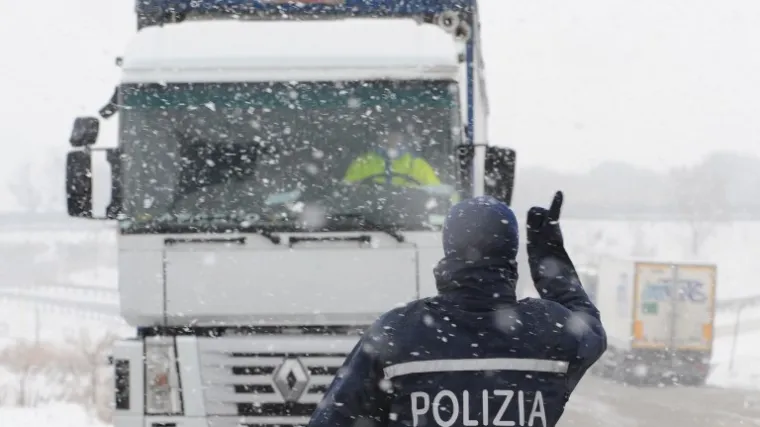 Evakuirano 200 ljudi, satima su se smrzavali