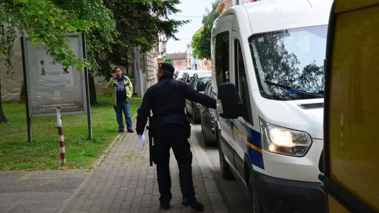 Priveli ju zbog spolnog odnosa sa sinom, pustili, a onda je istraga otkrila jo&scaron; veću stravu