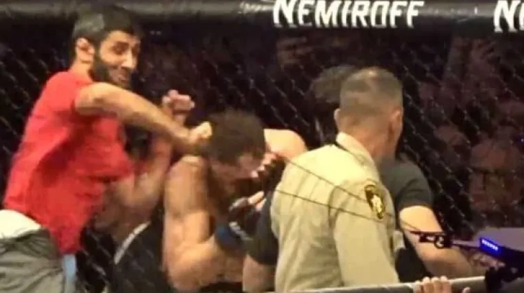 Objavio fotografiju pa zatražio bonus za prijatelja koji Irca udara s leđa