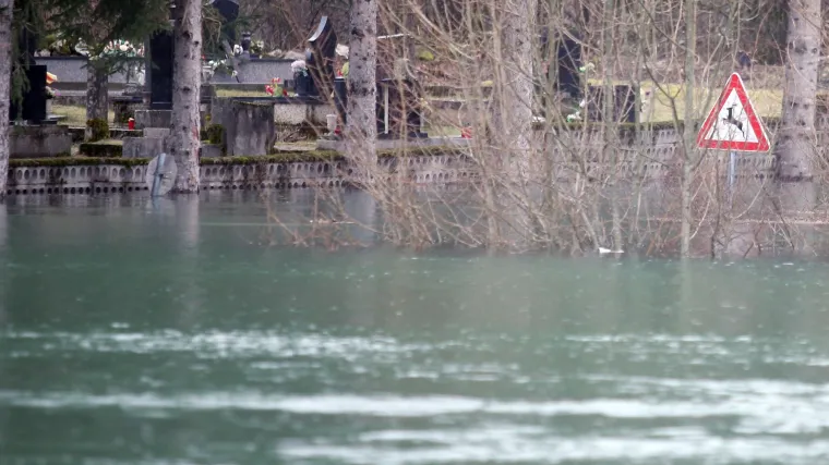 Snažna ki&scaron;a i visoki vodostaji rijeka u Sloveniji izazvale brojne nevolje