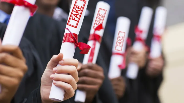 Profesor informatike osumnjičen za lažiranje diplome &scaron;okiran: 'Pa valjda bih odmah dobio otkaz!'