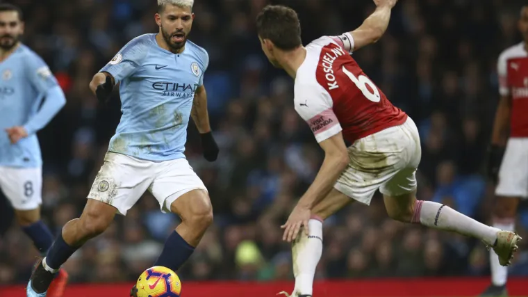 Sergio Aguero s tri pogotka potopio Arsenal na Etihadu, City održao korak za Liverpoolom
