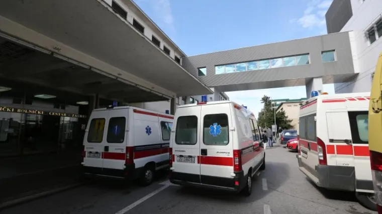 Nevjerojatna 'sreća' u Zagrebu: Pijani mladić 'glumio' vatrogasca pa pao s 4. kata. Preživio je