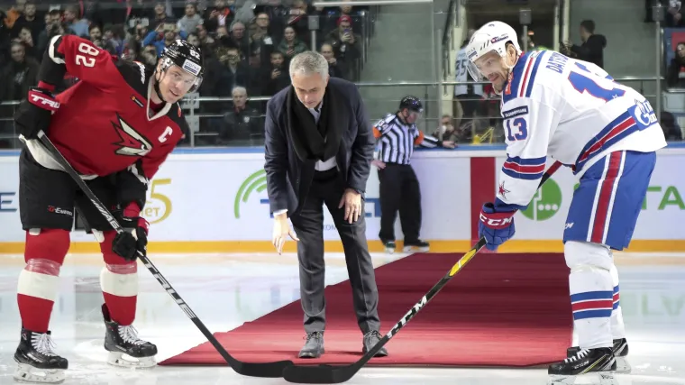 VIDEO Osramotio se i na hokeju: Nespretni Mourinho razbio se na ledu
