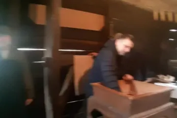 Željko Lacković i Hrvoje Janći puštaju u pogon obnovljeni mlin u Svetoj Ani pokraj Đurđevca