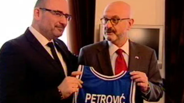 Brkić odu&scaron;evio veleposlanika Izraela poklonom, pa na engleskom poručio: 'Rekli ste da je va&scaron; junak'