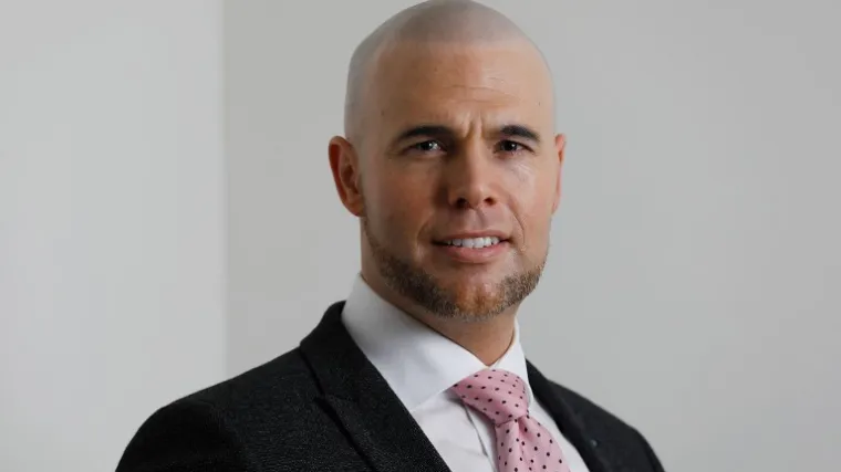 Nakon pisanja knjige protiv islama, postao musliman