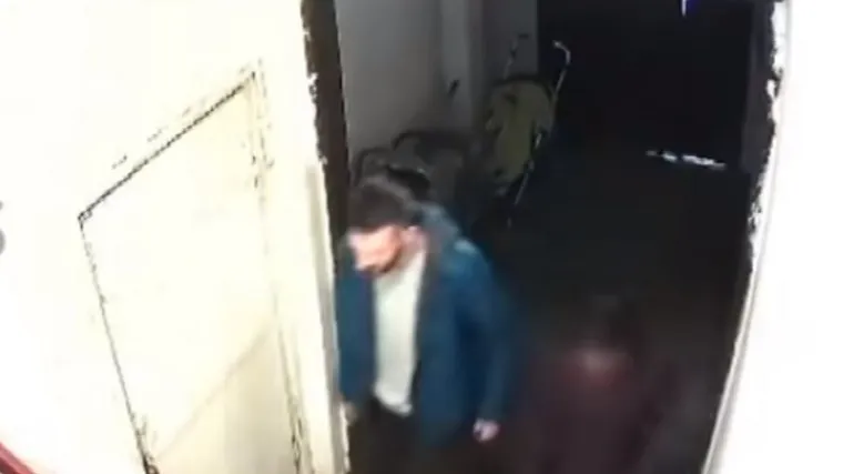 &Scaron;okantna snimka: Pedofil uhvaćen nadzornom kamerom - djevojčica se spasila u zadnji tren