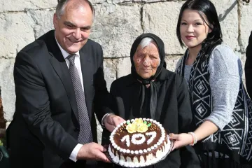 Svaki dan pješačila 25 kilometara, popila dva deci vina i obožavala je meso