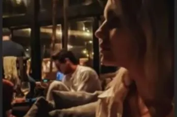 Blogerica previše rastvorila košulju pa doživjela nezgodu