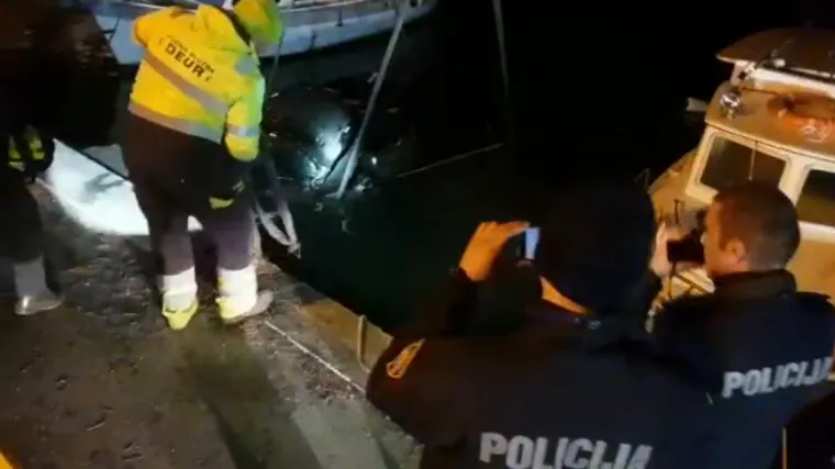 Vozilo otplutalo od obale 50-ak metara, vozač doplivao do kopna