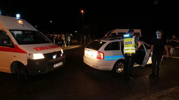 Prometna kod Đurđevca: Vozilo sletjelo s ceste pa se zaustavilo na pruzi, dvije osobe ozlijeđene