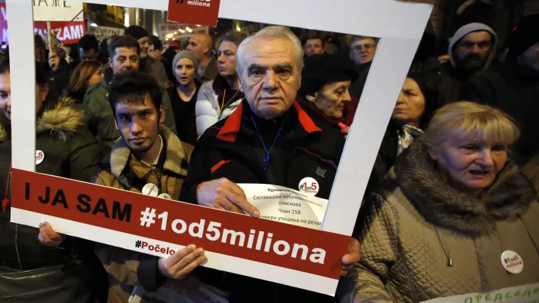 Beograđani 10. put iza&scaron;li na ulice: 'Do&scaron;li smo danas kako ne bi oti&scaron;li iz države sutra'