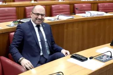 'Treba nam ljudi koji se neće sagibati ni lijevo ni desno'