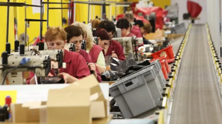 Turizam i trgovina rastu, ali industrijska proizvodnja je strahovito pala