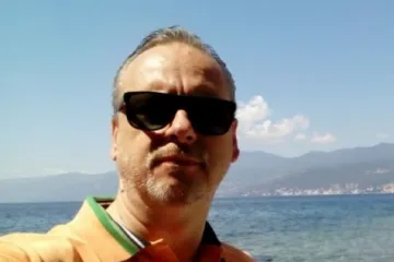 Okružili ga dok je bio u automobilu i izrešetali