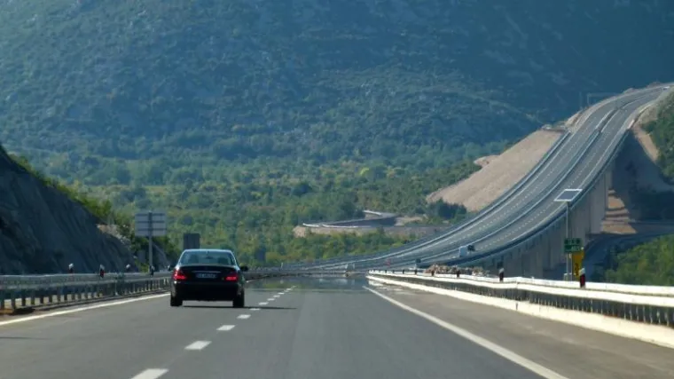 Vozio 249 km/h: Dobio novčanu kaznu, ostao bez vozačke, a sad mu prijeti zatvor