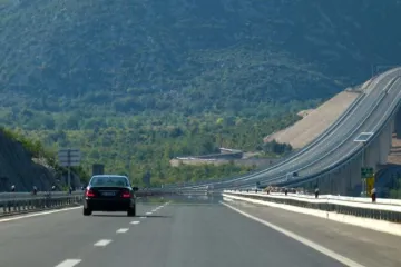 Vozio 249 km/h: Dobio novčanu kaznu, ostao bez vozačke, a sad mu prijeti zatvor