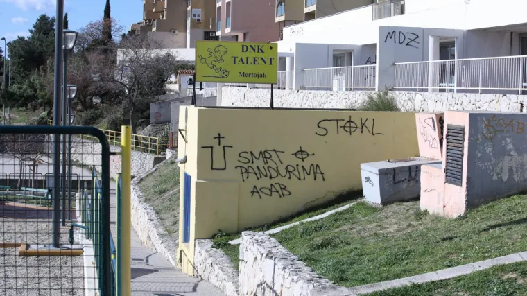 Vandalizam u Splitu: Zid vrtića i&scaron;arali usta&scaron;kim znakovljem i porukama mržnje