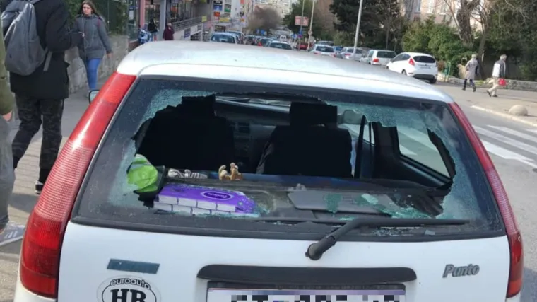 Očajna Splićanka traži pomoć: 'Ovo je moj auto, nikom kriv. Čak ni zastavicu Hajduka nije imao'