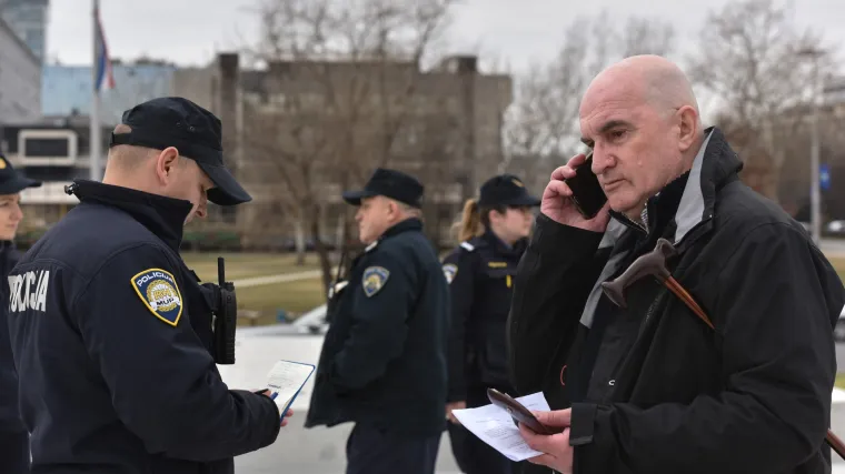 Dobio zabranu prilaska Tuđmanu pa odmah oti&scaron;ao tamo, dočekala ga policija: 'Ići ćete u zatvor!'