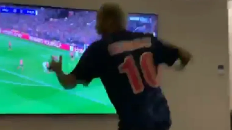 Pogledajte kako je ozlijeđeni Brazilac slavio uni&scaron;tavanje Manchester Uniteda